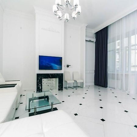 Vip Apartment Near Kreschatyk, 31А Pushkinska Street 基輔 外观 照片