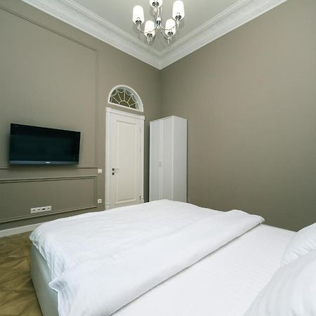Vip Apartment Near Kreschatyk, 31А Pushkinska Street 基輔 外观 照片