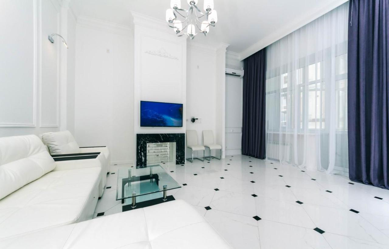 Vip Apartment Near Kreschatyk, 31А Pushkinska Street 基輔 外观 照片