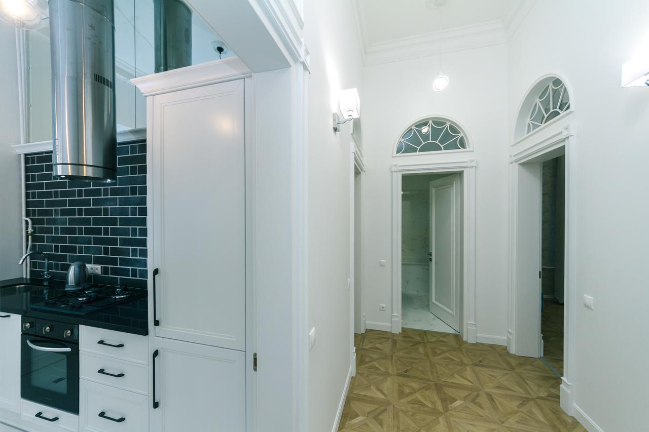 Vip Apartment Near Kreschatyk, 31А Pushkinska Street 基輔 外观 照片