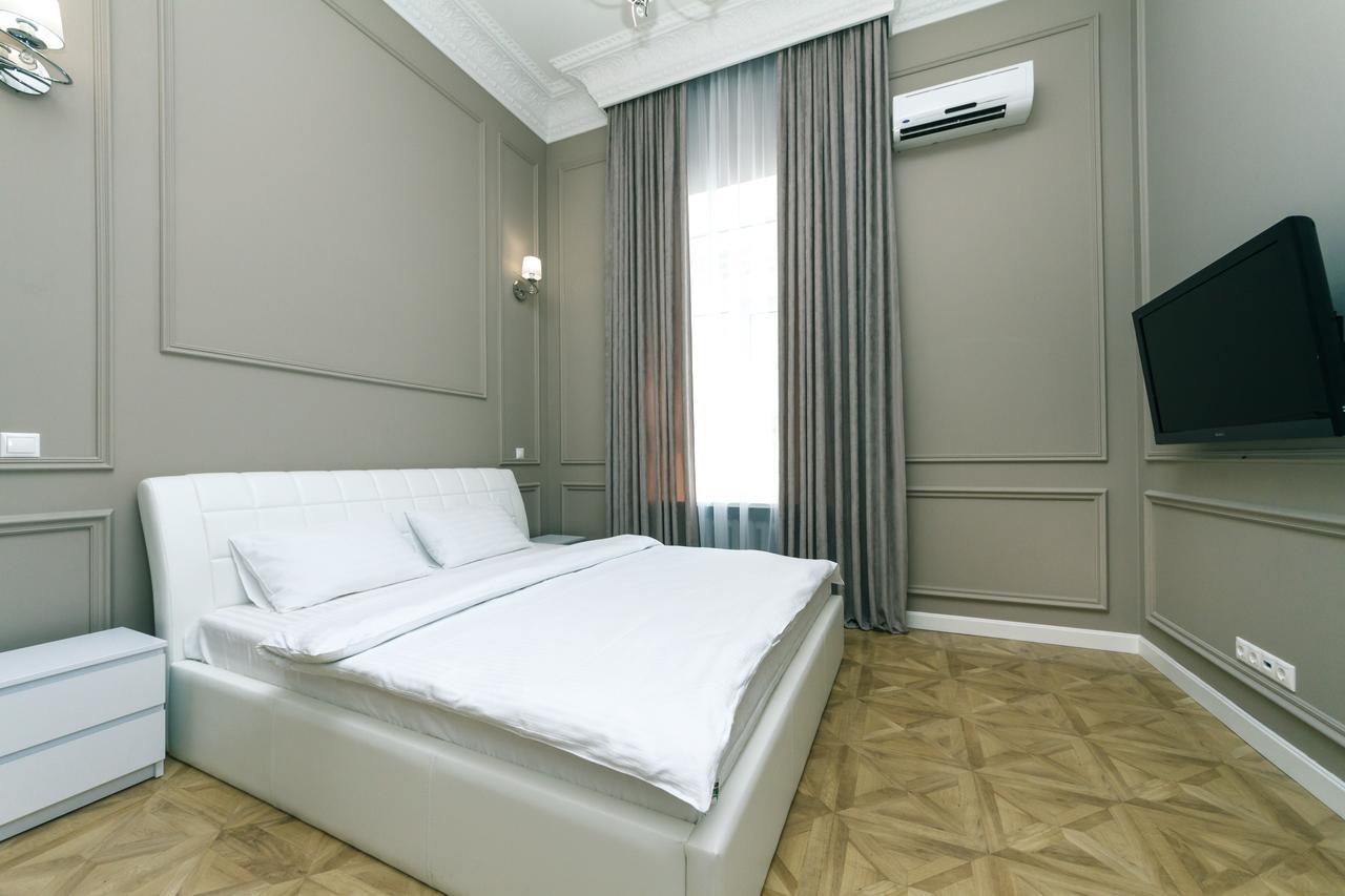 Vip Apartment Near Kreschatyk, 31А Pushkinska Street 基輔 外观 照片