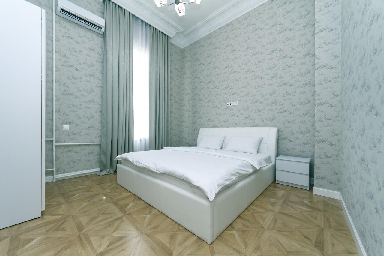 Vip Apartment Near Kreschatyk, 31А Pushkinska Street 基輔 外观 照片