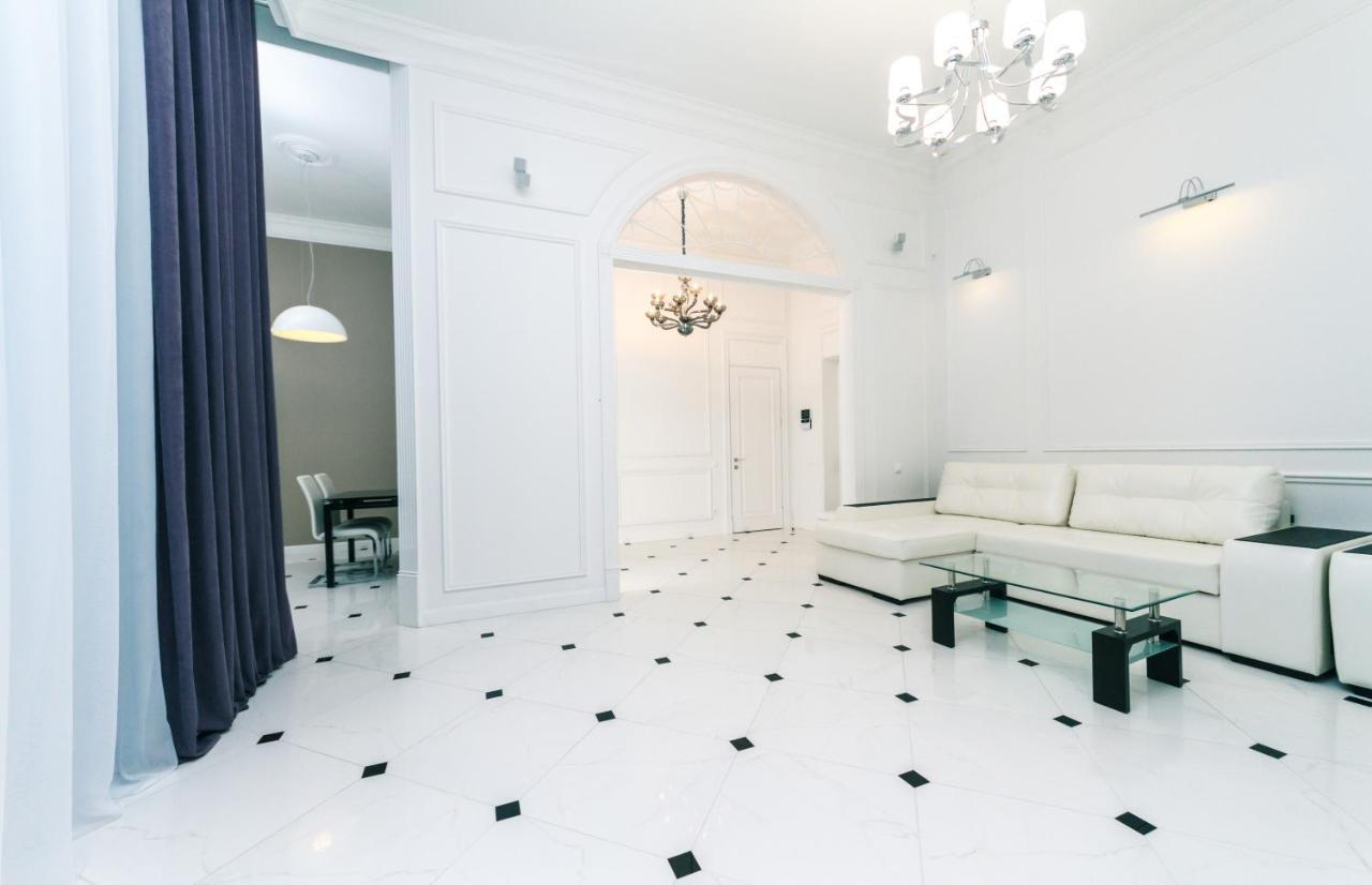 Vip Apartment Near Kreschatyk, 31А Pushkinska Street 基輔 外观 照片