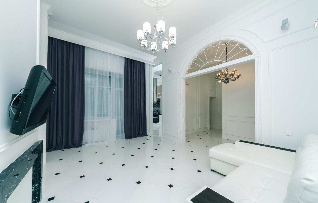 Vip Apartment Near Kreschatyk, 31А Pushkinska Street 基輔 外观 照片