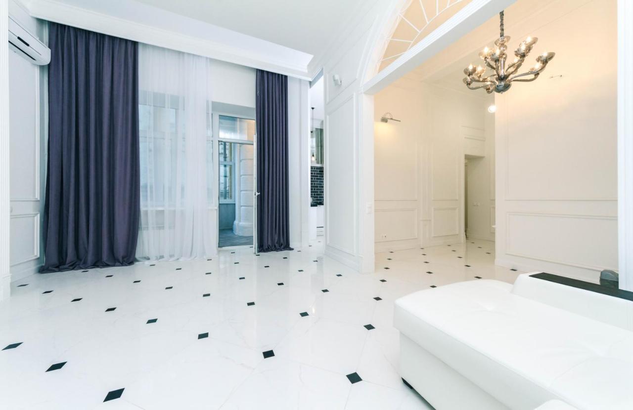 Vip Apartment Near Kreschatyk, 31А Pushkinska Street 基輔 外观 照片